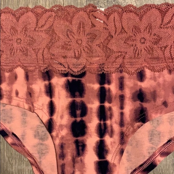 VS PINK Hipster Panties - Picture 2 of 8